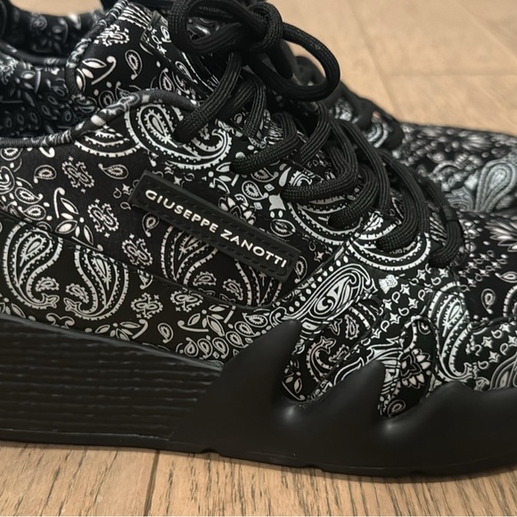 Talon Paisley Print Worn inside once can not fit me, brand new - Picture 4 of 5